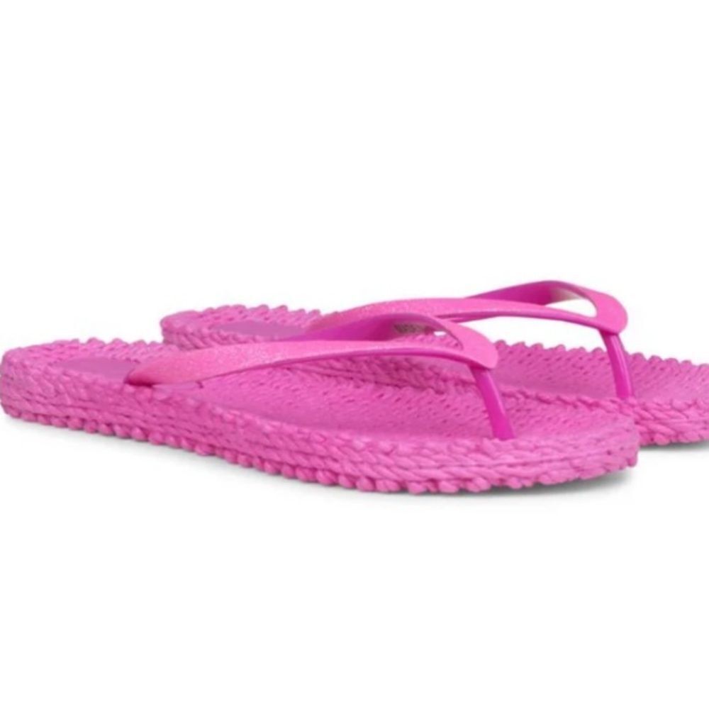 NWOT Ilse Jacobsen Cheerful Flip Flops in Hot Pink
